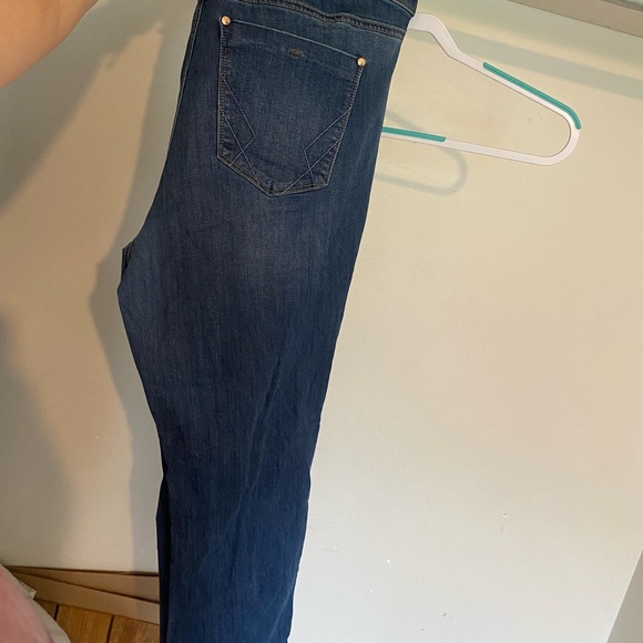 Gently used midrise straight Jean - Picture 3 of 3